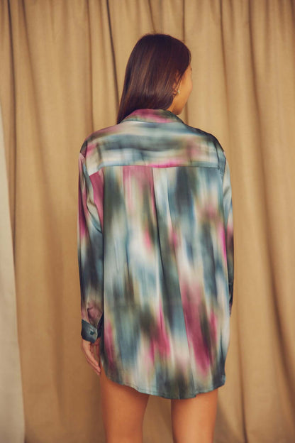 Printed ECOVERO Viscose Oversized Shirt featuring a colorful design, showcased from the back on a model.